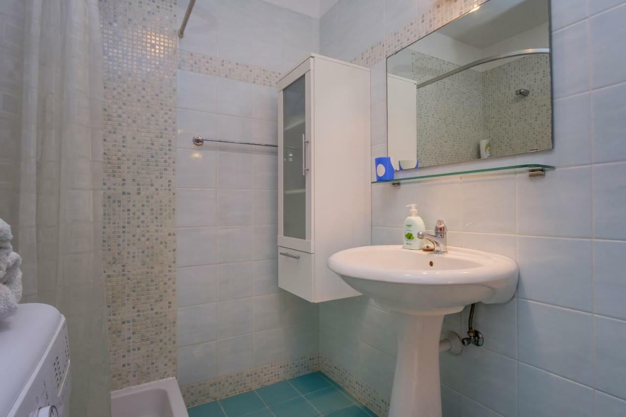 Natasa Apartma *